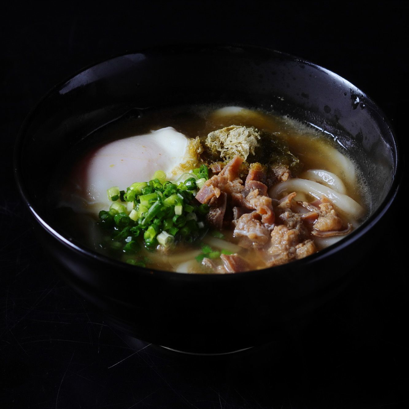 大阪で絶品かすうどんを食べるなら！カリっと旨味が広がります♡の画像