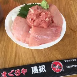 【2026年最新】築地食べ歩き完全ガイド！築地場外市場で食べたいグルメ10選