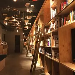 本好きさん必見！泊まれる本屋！？BOOK AND BED TOKYO