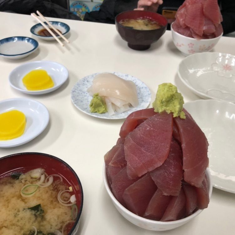 鶴亀屋食堂(名物マグロ丼)