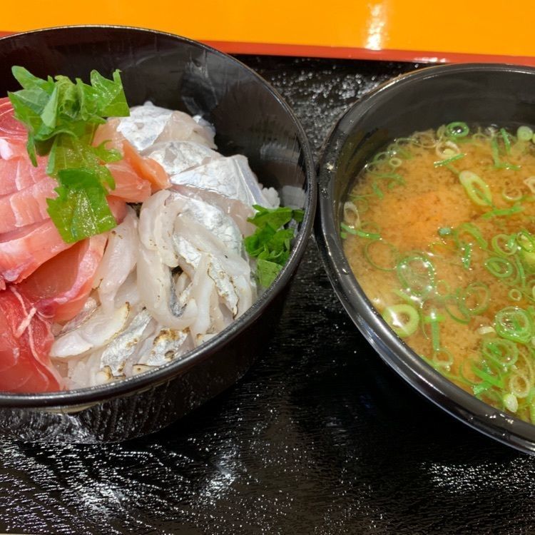 勝浦漁港 にぎわい市場