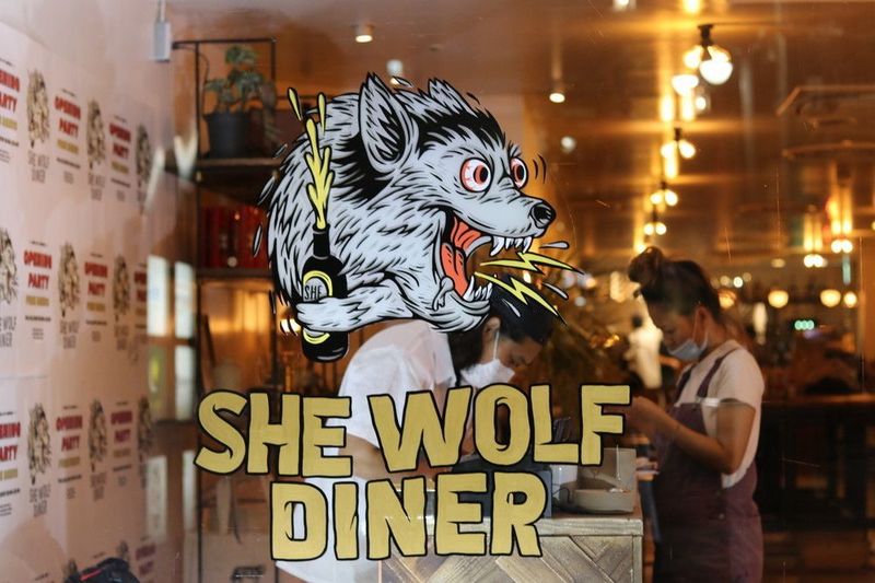 シーウルフダイナー（SHE WOLF DINER）