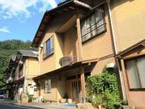 木曽川大井ダムを臨む　料理とラジウム泉の宿　よしだや