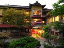 日本百名湯　日本一深い天然自噴岩風呂を有す秘湯宿　藤三旅館