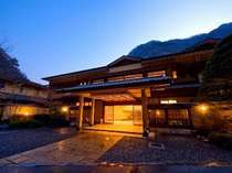 全館源泉掛け流しの宿 西山温泉 慶雲館