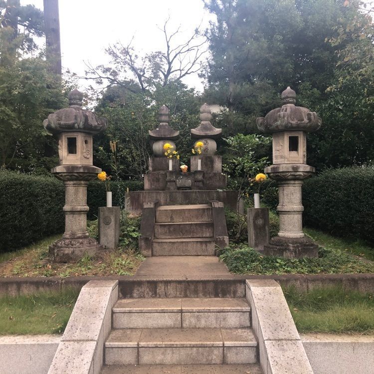 勝海舟夫妻の墓